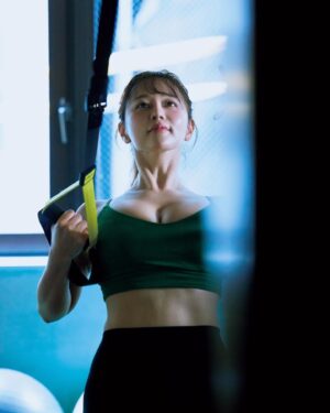 Yuka Iguchi Instagram - 📚🏋🏻‍♀️🏅✨
明日発売『Tarzan 881号』📖
We Love ジェーン！のページに

なんと井口裕香、載ってます！🥹✨

メイクはいむたんさん♡
↪︎ @imutan_makeup かわいいーっ♡ ♡

昨年から本気でダイエットをはじめて
健康的で女性らしい身体作りを目標に
日々トレーニング頑張ってきました！
コロナ禍で10㌔太ったからこそ向き合えた！

年齢は関係なくカラダは変えられる！

Tarzanを読みながら
あしたからもトレーニングがんばります🐥🌿

#Tarzan @tarzanweb #🦧 #🦍 #💪 #🏋🏻‍♀️

Tarzan Webでもお写真いっぱい載ってます！
よければそちらもご覧ください〜！✨