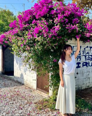 Yuka Iguchi Instagram - 🌺🌺🌺
写真集「 MORE MORE MORE」
発売中です(⌒▽⌒)🌺

#井口裕香モアモアモア 
#オフショット