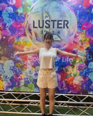 Yuka Iguchi Instagram - 🏆🚴🏻‍♀️🚴🏻🚴🏼‍♂️💫
昨日はパーソナルトレーニング行ってから
#FEELCYCLE のイベント #luster2024 に
姉と行ってきました！！！幕張メッセ！！！

たぁぁぁのしかったぁあ〜〜〜🥹✨
それはもう！たのしかった！すごかった！
ステージはなんか感動しちゃったなあ。
よかったねぇ。しみじみ。。

お友達にもいっぱい会えて大満足です！
フォトスポットってなんやねんって感じだけど
いざ行くとテンション上がりまくってみんなで
写真いっぱい撮っちゃうあるある〜〜〜〜〜‪⁽⁽ ₍₍ ☝🏻 ⁾⁾ ₎₎‬

いっぱい運動して！
たのしく！痩せ！たい！！！！！！！！

🍔🍟🍺🍻🙂‍↔️🙂‍↕️🙂‍↔️🙂‍↕️🙂‍↔️🙂‍↕️🙂‍↔️🙂‍↕️🙂‍↔️💭

@feelcycle_official 

#疲労で身体バッキバキ
#姉の腹筋もバッキバキ
#うらやましい
#それよりもどうしたよなんでだよ
#姉の格好のツッコミどころの多さ
#事情と流れを知らないとわけがわからない
#派手すぎてどこ行っても目立ってた 
#姉が集合場所📍
