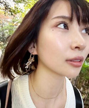 Yuka Masuda Instagram - ＊

先日毎月必ず行ってる神社の月詣りに行ってきました。
清々しい天気で散歩がてらずーっと歩いて。気持ちよかった〜。イチョウの木がキラキラ照らされていて美しかったです。

そのまま歩いて、いつもの肌メンテ♡
今回もメソナJで肌ツルにしてもらいましたっ。もうこれないと生きていけぬ。笑
ハイフとおすすめされたエクソソーム点滴もお願いしました💜
12月肌活おさめ。乾燥する季節、保湿をしっかり、日焼け対策も忘れずします‼︎

・
・
・
#月詣り #メソナj #ハイフ #エクソソーム点滴 #美容 #美容マニア #美肌 #美肌ケア #肌ケア #肌荒れ #肌質改善 #ニキビケア