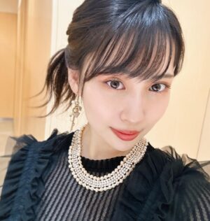 Yuka Masuda Instagram - ＊

さいきんボイルやりいかを丸ごと食べるのにハマってます（写真ないですが）
いろんな食べ方を試した結果“ホットチリソース&マヨ”か“わさび&マヨ”が美味しい🤤
・
イカは大人になってからおいしさに気づきました。
お寿司屋さんでは毎回白身魚か炙り系、とろたくは必須なんだけど
イカもさいきんは必ずいただきます。
・
みなさん好きなネタなんですか？やっぱマグロが人気なのかなぁw
実はマグロは少し苦手で中トロ、大トロだと食べられます←
＊
＊
＊
寿司ネタから急に脱線しますが、先日も表参道メディカルクリニックに行ってまいりました🪴
初の表参道院！！
そして、初のポテンツァ‼︎
みんながすごいすごいって言うからどんなもんじゃい！とやっていただきましたが…
やった翌日鏡を見て『ポテンツァすご！！！』ってリアルに叫びました笑
まじですごいんですけど！しぶとく消えなかった10代の頃のニキビ跡が消えたんです…👶🏻👶🏻嘘でしょ。赤ちゃん肌…
・
ダーマペンはもう20回くらい？もっと？やってるんですが、それでもなかなか消えなくて。
ずっと私が目指す完璧な肌になる為にはどうしたらいいんだろうといろいろやってきましたが、ポテンツァは本当におすすめです。
痛いって聞いてたけど、麻酔するから全然痛くなかった（私は痛覚バグってますが）
肌荒れ、ニキビ跡に悩まれてる方、是非とも一度ポテンツァをやっていただきたいです。本当に！！！一回でも効果ある！
・
3回以上やるのがいいらしいので、次回も楽しみだ😍😍
・
久々の白玉点滴と脱毛もやっていただきフルコース！
鵜澤ナース @omc_uzawa ありがとうございました💜🦑💜

・
・
・
#なんかバグで改行できないw #謎のマークで無理やり改行 #つら
#ポテンツァ #トリプル白玉 #脱毛
#美容 #美容マニア #美肌 #美肌ケア #肌ケア #肌荒れ #肌質改善 #ニキビケア #表参道メディカルクリニック #表参道メディカルクリニック表参道院 #pr#美肌治療#ご褒美美容
@omotesando_medical_clinic
@omc_clinic_omotesando