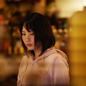 Yuka Masuda Instagram - ＊

無事に初日があきました。

こんなに何度も初日あけてきたのに、なんだかいつもとは違う高揚感があります。
朝にお芝居をするって、こういう感じなんだと身体が新たなリズムを手に入れたようで嬉しいです。
お客さまも朝イチピカピカな脳みそで真っ直ぐ真剣にご観劇いただき、とてもやりやすい温かな空間でした。

一喜一憂する間も無く、明日は9:00〜と11:30〜の2回です。
未知の領域がまた明日に差し迫っていると思うととても興奮します（やめとけ）
11:30はありがたいことに完売ですが、9:00はあと4席あるそうです！飛び込み大歓迎。激しい朝を共に迎えましょう。

一先ず今日は、ありがとうございました！！
明日は文字通りけたたましく朝が早いので（日本語ｵｶｼｲ）
体内時計はまだ昼ですが、寝ます。まじで。

おやすみなさいませ。

良い夢をみたいです。

photo by 鈴木彰紀
たくさん撮っていただいたので全部載せちゃう🌋

#朝劇 #朝日に願え #朝劇三軒茶屋