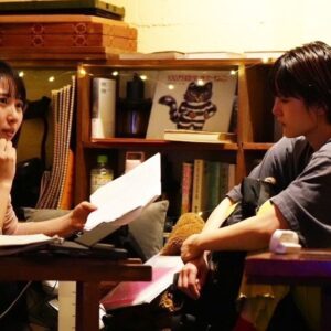 Yuka Masuda Instagram - ＊

無事に初日があきました。

こんなに何度も初日あけてきたのに、なんだかいつもとは違う高揚感があります。
朝にお芝居をするって、こういう感じなんだと身体が新たなリズムを手に入れたようで嬉しいです。
お客さまも朝イチピカピカな脳みそで真っ直ぐ真剣にご観劇いただき、とてもやりやすい温かな空間でした。

一喜一憂する間も無く、明日は9:00〜と11:30〜の2回です。
未知の領域がまた明日に差し迫っていると思うととても興奮します（やめとけ）
11:30はありがたいことに完売ですが、9:00はあと4席あるそうです！飛び込み大歓迎。激しい朝を共に迎えましょう。

一先ず今日は、ありがとうございました！！
明日は文字通りけたたましく朝が早いので（日本語ｵｶｼｲ）
体内時計はまだ昼ですが、寝ます。まじで。

おやすみなさいませ。

良い夢をみたいです。

photo by 鈴木彰紀
たくさん撮っていただいたので全部載せちゃう🌋

#朝劇 #朝日に願え #朝劇三軒茶屋