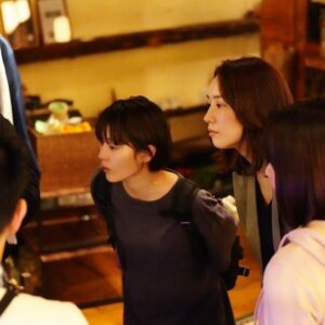 Yuka Masuda Instagram - ＊

無事に初日があきました。

こんなに何度も初日あけてきたのに、なんだかいつもとは違う高揚感があります。
朝にお芝居をするって、こういう感じなんだと身体が新たなリズムを手に入れたようで嬉しいです。
お客さまも朝イチピカピカな脳みそで真っ直ぐ真剣にご観劇いただき、とてもやりやすい温かな空間でした。

一喜一憂する間も無く、明日は9:00〜と11:30〜の2回です。
未知の領域がまた明日に差し迫っていると思うととても興奮します（やめとけ）
11:30はありがたいことに完売ですが、9:00はあと4席あるそうです！飛び込み大歓迎。激しい朝を共に迎えましょう。

一先ず今日は、ありがとうございました！！
明日は文字通りけたたましく朝が早いので（日本語ｵｶｼｲ）
体内時計はまだ昼ですが、寝ます。まじで。

おやすみなさいませ。

良い夢をみたいです。

photo by 鈴木彰紀
たくさん撮っていただいたので全部載せちゃう🌋

#朝劇 #朝日に願え #朝劇三軒茶屋
