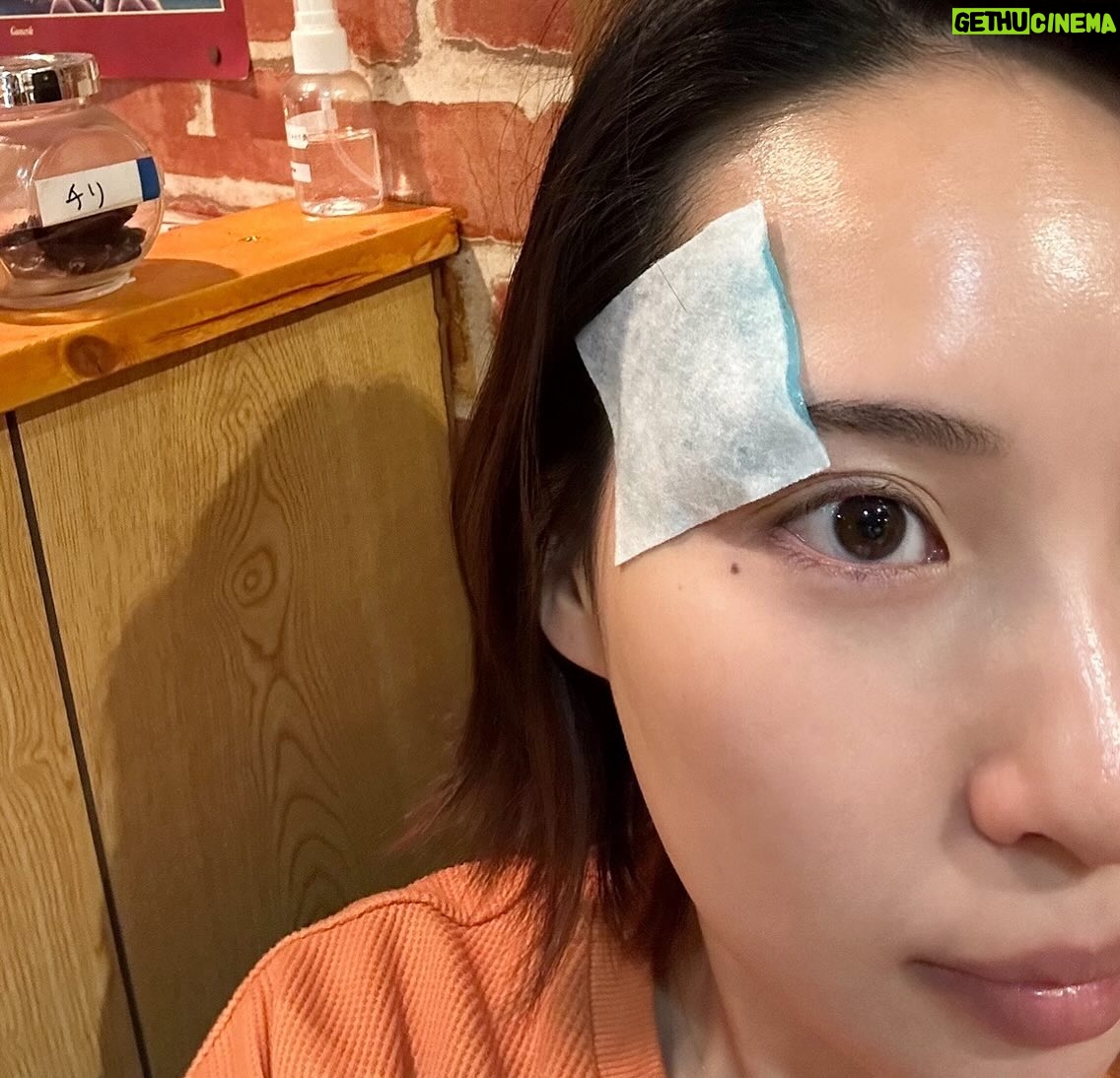Yuka Masuda - 1K Likes - *
先日舞台が終わったその足で駆け込み肌メンテ!
クタクタになったお肌を蘇らせていただきました🤩
フォルダに自撮りがなさすぎて久々に撮ってみたものの、物にぶつかって青たん出来てたのでよくこの写真を載せようと思ったな、くらいの雑な写真ですみません。チリ🌶️
今回の舞台でみんなからお肌をほめてもらい😭💜ヤッター
ご観劇いただいたお客さまからもお肌何してるの?!と聞かれたりと舞台中肌トラブルが起きやすい時期も乗り越えてくれる強い肌になりました!
月一でクリニックに行ってなかったらこんな風に言ってもらえてないと思う😭大感謝です!!
今回はシミ取り全顔とリジュラン!あとは毎回必ずやるメソナJ。
シミは気にならないと言ってもらいましたが、今回思い切って気になるところは全部やっちゃおう!ということでこまかーく全部に打ってもらいました。見事に黒胡麻煎餅🍘みたいになりましたが今は全部カサブタ取れてツルツル!
ということで心もお肌も大リセット。
金ピカピンに輝くお肌を目指して・:* .\(( °ω° ))/.: ✨
肌メンテテンションあがる〜!
・
・
・
#メソナj #リジュラン #シミ取りレーザー #美容 #美容マニア #美肌 #美肌ケア #肌ケア #肌荒れ #肌質改善 #ニキビケア #pr #表参道メディカルクリニック #表参道メディカルクリニック六本木院