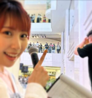 Yuka Masuda Instagram - ＊

マネージャーさんの好きな角度がアンニュイな表情の横顔。らしくて、いつも使えない横顔ばっかり撮ってきます笑
隠し撮り風なのでボーっとしてたり半分以上半目だったり笑笑笑
使えないわ！ってw

ファンの方が“増田”うちわ作ってくださってて奇跡的に撮れました。
今回の写真は珍しく、マネさんGJ!!!😂