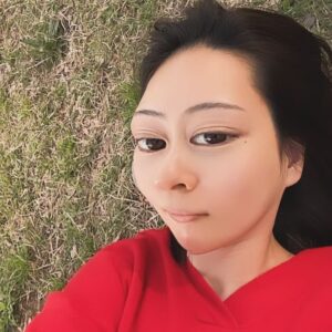 Yuka Masuda Instagram - ＊

今日は早朝から稽古場での最終通し！
そのあとにせりせりに誘ってもらって近くの公園で日光浴。
せりせりおすすめのケバブやさんでボリューム満点のチーズケバブを食べながら🥙
ぐーたらあれやこれやのんび〜り喋りながら突然静かになったせりせり。
ん？って横見たら  寝てましたw w w赤ちゃんかぁw w w
そんで私も目を閉じたらまんまと寝ちゃいましたw2体の赤ちゃん👶🏻w w w

明日も会えるし今日もずっといたのに名残惜しいねぇってせりせりの帰り道にそっと着いていってたら、
ゆかちゃんこっちじゃないよね？帰りなよwって笑笑笑

着いていってたのバレたぁ⭐️←

ということであと3日で初日です。
わー、なんとも言えない不思議な気持ち。
今日たっぷり太陽浴びたので元気満タン！頑張るぞおおおお！

初日ありがたいことに完売！他公演残り1〜2席の回もあり、お席全体的に少なくなってきております。迷われてる方お早めに〜🌸
ストーリーズのハイライトにチケット残席情報、リンク🔗貼ってます！

・
・
・
#朝劇 #朝日に願え #やまうちせりな #せりせり #日光浴 #葉桜 #お花見