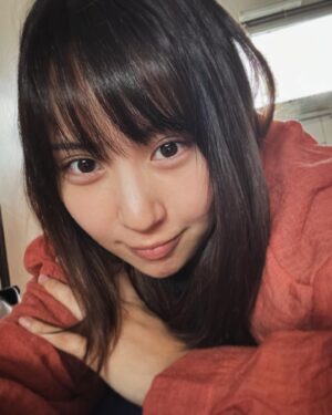 Yuka Masuda Instagram - ＊

前髪とサイドの髪を容赦なく切ったらすごい髪の毛の束できて嬉しかった✂︎🗑️
ここさいきん前髪が鬱陶しいのでもうセンター分けがデフォルトになってきてますが、お仕事でちょきちょき。基本前髪は自分で切ります。
きもてぃーです！
今日は珍しく夜遅くから衣装合わせ。
緊張感ある毎日最高でーす
6月末は盛りだくさん。またお知らせします！