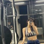 Yuka Ogura Instagram - ここ数週間、運動不足に好きに食べたり飲んだり　少し生活も乱れて気づいたら…私の腹筋どこ！！ 座るとズボンのゴムに乗る脂肪。 今日からまたしっかり生活整えて もう一度腹筋に会えるように決めました　 目標は2週間 また報告します🤗 まずは固まってしまった肩甲骨周りを動かすトレーニングを中心にやってもらいました #小倉ゆうか #ダイエット　#筋トレ #気持ち復活　！ #kith