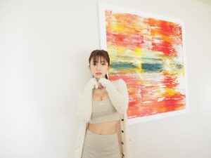 Yuka Ogura Instagram - 腹筋の日！

起き上がる腹筋をするだけだと
いい姿勢を作るためのトレーニングはできないから
普段からお腹の力が抜けやすい（特に下っ腹）
私専用の動きをジムで教えてもらって1人でトレーニングするときもやってみてます

…が、二つ目の動きはまだまだ練習中…
キツイ💧
最後の動画のトレーナーさんの動きが正解

去年体脂肪が増えて
そこから気持ちを引き締めて、
目標にしてた見た目になってきたので
ここからしばらくは姿勢や筋肉のクセをなおしていって歪みをとっていくトレーニングを増やすつもりです😋

#筋トレ#training#kith #workout #腹筋#小倉優香