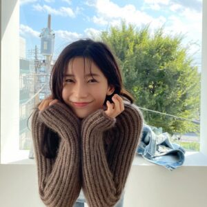 Yuka Ogura Instagram - 東京は晴れたり曇ったりと不安定ですが
皆さんのとこはどうですか？🥵
私はきのうからいろいろなことが起こり、走り回っております
ふうふうしすぎて、帰ったらすぐにでも飲みたい気分🍷

#小倉ゆうか

👚FENDI

👖levi's