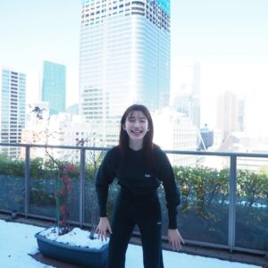 Yuka Ogura Instagram - 雪が積もった時に友達のお家で☃️

気をつけて！とみんなに言いながら一番にお尻からすっころんだ😆🥲

今年中にあと一回くらい雪に触れたいな〜

#雪 
#小倉ゆうか
#kith