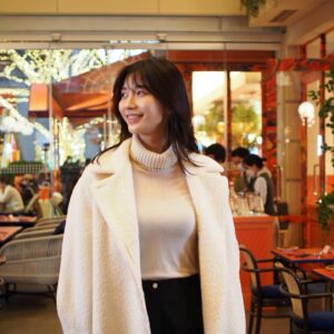 Yuka Ogura Instagram - 近ごろ女子会が楽しすぎるんです
美容のことだったりファッションのことを話しているとそれだけでワクワクしちゃって
いつも帰り道にはショッピングに立ち寄っちゃう😜

きのうも可愛いワンピを2着買ったからはやくどこかで着たいな♡
少し派手だけどその服を着た自分が似合うところで生きていきたい✨
私の周りの女性たちは強くて賢くて
いつも自信をくれる。
感謝です。

あぁ〜、楽しみだぁぁあ！

#fendi #anniversarycafe #maxmara #maisonmargiela #chanel #christmas  #小倉ゆうか#女子会