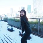 Yuka Ogura Instagram - 雪が積もった時に友達のお家で☃️ 気をつけて！とみんなに言いながら一番にお尻からすっころんだ😆🥲 今年中にあと一回くらい雪に触れたいな〜 #雪 #小倉ゆうか #kith