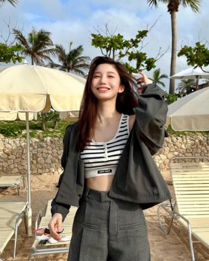 Yuka Ogura Instagram - 夏を迎えにきたよ🥰

3日間で日焼け止め一本使い終わったのに少し黒くなった気がするから帰ったら戻す😾🤜🏻

#小倉ゆうか #石垣島#またチャック空いてない？
#夏コーデ