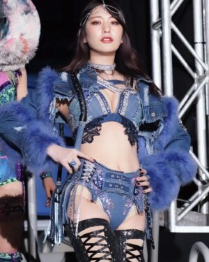 Yuki Kamifuku Instagram - -
new🫦💄💍
#denimlovers 
#prowrestler