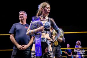 Yuki Kamifuku Instagram - -
Vietnam's First Women's Champion🇻🇳🩶
#prowrestler 
#ベトナム