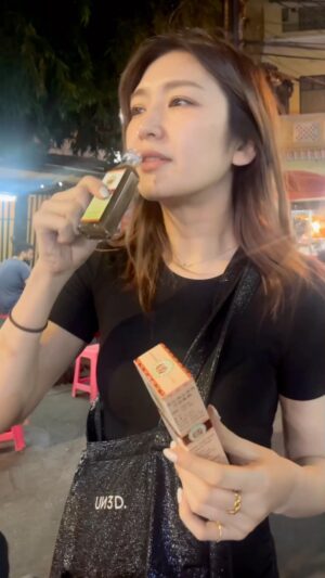Yuki Kamifuku Instagram - -
first time trying Thailand traditional herbal syrup for throat.
#Thailand
#タイ
#扁桃炎