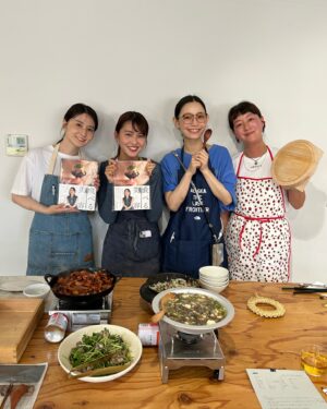 Yuki Mihara Instagram - 愛読レシピ本「食べる美容」著者
茂田さん @masakazushigeta の
お料理レッスンへ！梅雨のメニュー。

ただ作るだけじゃなく、代わりの食材とかいろんなアイデアをもらえるからレッスンは楽しい。からだのお悩み別・栄養素がとれる食材、しっかりメモりました。仲良しのみんなで作るの楽しかったし、茂田さんの和食が好みすぎる🤤🩵海藻豆腐なんて、週一で作りたいね。釜浅のこの羽釜もかなりほしぃ。。

そんな私は副鼻腔炎になったし、久しぶりに体重計乗ったら結構痩せちゃってるし、産後ヘアで髪型がきまらんし、って感じだけど、ご飯はかな〜りもりもりしっかり食べてます🌟