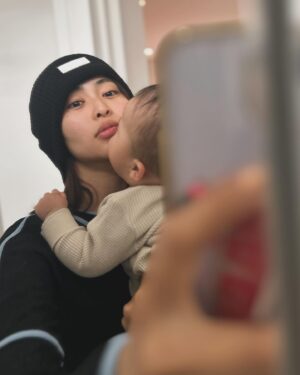 Yuki Mihara Instagram - 8 month 🌟
このときは、この動きは、今しかないんだ🥹すぐ大きくなってしまう🥹と思いながら日々過ごしてます
まだおすわりもできないけど、町中華来たおっさん風(バンボに座ってる)🤣🤣はぁかわい。