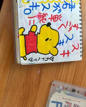 Yuki Mihara Instagram - 2004年頃、着ぐるみで出歩くのが流行った時期があったの、マジで謎すぎる

実家の自分の部屋がY2K資料館🌺 #キグルミン