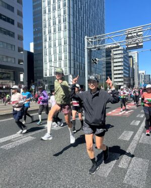 Yuki Mihara Instagram - 名古屋ウィメンズマラソン
42.195km 完走🏅🩵

この大会、8回目の完走！だけど
出産してからも完走できた今回は
今までとはまた全然意味も感動も違うんだ☺️

みなみも9回目の完走だね！
毎回足を痛めても、走り続けるみなみ🥹
この8年のうちに私たちの生活もライフステージも大きく変わったけど、続けてるってすごくない？✌️

われらがGOGIRLも
出走した総勢45名、全員完走👏😭🩵
みんな、すばらしすぎる。感動です！

それぞれのドラマがある42.195km。
やっぱマラソンっていいよな〜と
思ってしまいました！

ボランティアの皆さん、沿道で応援してくれた皆さん、たくさんサポートしてくださったNewBalanceとBOOMERのみなさんのおかげです。ありがとうございました！！