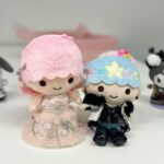 Yuki Kashiwagi Instagram - ♡➸➸➸♡➸➸➸♡ AKBの天才衣装チーム、 オサレカンパニーの皆さんから卒業のお祝いに こーんな可愛いプレゼントをいただきました🥲✨ わたしの大好きなサンリオキャラクターたちが わたしの好きなAKB衣装を着てるんです🥹🤍 可愛すぎ！！愛おしい！！！🥲🫶🏻 ずーーーっと大切にします🎁💐 @osarecompany
