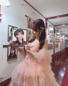 Yuki Kashiwagi Instagram - ༝༚┈❁┈༚༝ 昨日4/30をもってAKB48を卒業しました💐 小学生のときにアイドルを好きになって、 中学生でアイドルになって、AKB48に入って、、 本当に幸せな17年間でした😌✨ 生まれ変わってもアイドルになりたいし、 絶対にAKB48に入りたいと思えるくらい、 最高なAKB人生でした。 今日からはAKBの肩書きをおろして、、 新しい人生をはじめる気持ちで 日々を楽しみたいと思います🕊️🍀 改めて約17年間！ 本当に本当にありがとうございました☺️ #AKB48