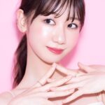 Yuki Kashiwagi Instagram - ♡➸➸➸♡➸➸➸♡ upinkからマスカラが2/14に発売されます💝 フェアリーカールマスカラ ブラック ¥1,100(税込) カールキープ力抜群で、ダマになりにくいので マスカラ下地としてもおすすめです☺️ 「わたしはこのマスカラがないと生きていけない！」 ってくらい、ライブのときも普段のときも 愛用してます💐 たくさんの方に届きますように🫶🏻　 @upink #upink