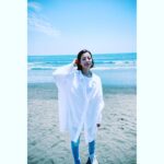 Yuki Sakurai Instagram - 皆様こんにちは 海、砂浜、白シャツ、デニム、そして青い空。 もう爽やかしか詰まってない たまには私も爽やかな風を吹かせたいです ただ今日、眉毛濃 　　　　　　　　　　　　　　　　　　　桜井 ※すみません。。編集しようとしたら間違えて削除してしまいましたので再度投稿しました。。