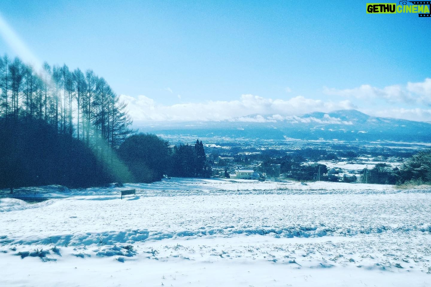 Yuki Sakurai - 18.5K Likes - 皆様こんにちは。
先日の発表から、たくさんのお祝い、応援のお言葉を頂きまして、本当に嬉しく、有り難い限りです。
コメント、読ませて頂いております。
これからも、皆様の日々の楽しみに少しでも参加できるよう、わたしも楽しんでお仕事頑張りたいと思います。
先日の自転車爆走はマネージャーさんに止められたので叶わずでした。
なので今日あたり繰り出します
今日も寒いですね。
肩甲骨の間にホッカイロ貼ると、全身あたたまりますよ。
っていうプチ桜井情報
桜井