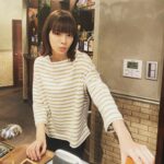 Yuki Sakurai Instagram - 皆様こんばんは。 先日、私の写真集を撮影して下さったカメラマンのアンディさんが東京タワーで写真展を開催していると聞き、るんるんしてふらっと観に行ってきました。 そしたら、ふらっと寄ったらしいアンディさんと入り口でばったり。 こういうの、素敵です。 そして言うまでもなく写真展も素敵でした。 アンディさん、また撮って欲しいなあ そしてそして今日この後は真犯人フラグ。 残り3話となり、物語がぐいー んと加速します。 残りの撮影も、全力で朋子ります。 そんな中、スタッフさんの目を盗んで至上の時に侵入。朋子は通報されますね あと、押し入れ、いつまでも秘密にしててごめんなさい という事で、最近の桜井は。でしたー 　　　　　　　　　　　　　　　　　　　　桜井