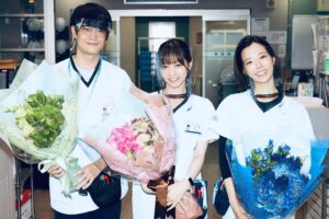 Yuki Sakurai Instagram - 「アンサングシンデレラ」

無事クランクアップしました。

薬剤師という、日常で接する機会はありながら奥を知る事が無かった職業の一つ。

病院で、薬局で、薬をもらう。日常の何気ない一部が凄く立体的になり、たくさんの事を学ばせて頂きました。

残すはあと二話。

皆さま、最後まで見届けてください。

　　　　　　　　　　　　　　　　　　　　桜井