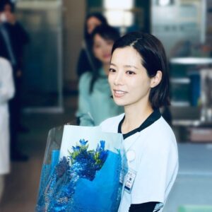 Yuki Sakurai Instagram - 「アンサングシンデレラ」

無事クランクアップしました。

薬剤師という、日常で接する機会はありながら奥を知る事が無かった職業の一つ。

病院で、薬局で、薬をもらう。日常の何気ない一部が凄く立体的になり、たくさんの事を学ばせて頂きました。

残すはあと二話。

皆さま、最後まで見届けてください。

　　　　　　　　　　　　　　　　　　　　桜井