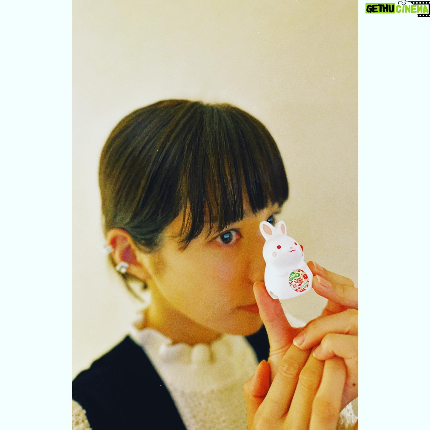 Yuki Sakurai - 17.8K Likes - 皆様
今年も残すところあと数時間。
今年はたくさん応援をしていただき
たくさん作品を観ていただき
更新頻度少なめの私のつたないインスタをみてくださり、温かいコメントをいつもありがとうございます。
皆様の温かいお支えを元に来年もしっかり精進して参ります。
お身体ぬくぬくして、穏やかな年末をお過ごしください。
本当にありがとうございました。
桜井は、食べて食べて翠飲んで
明日は寝倒します。
桜井