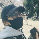 Yuki Sakurai Instagram - 皆様こんばんは 最近お家で映画を見ながらわさびのり太郎を食べるのにハマってます、桜井です コンビニで30枚大人買いしちゃったりなんかしちゃってます さて、桜がさよならしてしまうまえにわたしもアップさせてください 行きましたよ、お花見。 あいにく今日は雨ですが、雨で散った桜も美しいです さ、わさびのり買いにいこーっと 　　　　　　　　　　　　　　　　　　　　🌸井