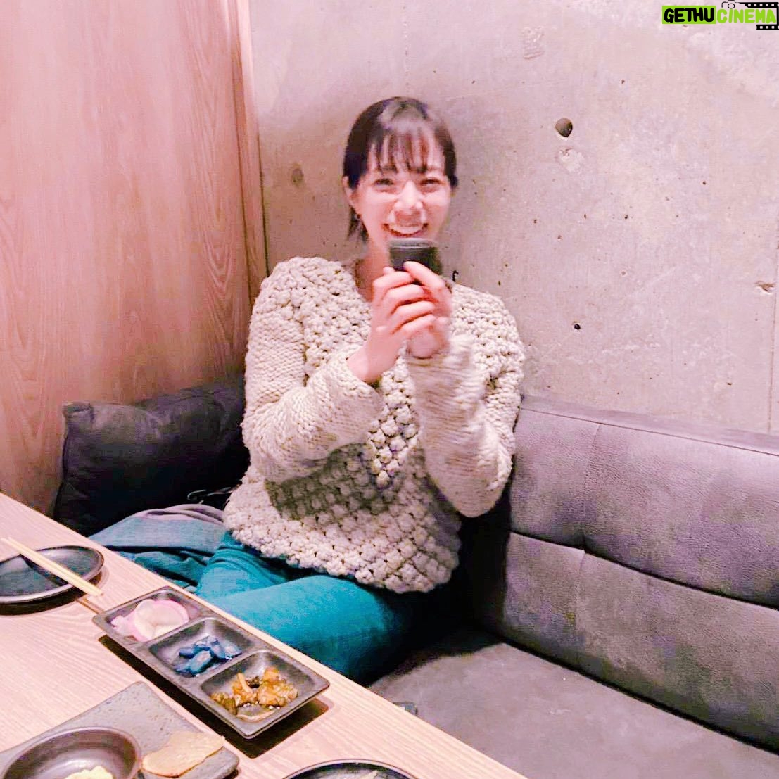 Yuki Sakurai Instagram - マネージャーさん達とご飯。 なんと、偶然にもみんな福岡出身なんです(一人は練馬出身) なんですが、細かい事は気にせず。 名付けて福岡会を開催しました。 地元話しに花が咲き、とても楽しい時間でした。 そして皆さま「サントリー 翠」 先日からCMがオンエアーとなりました。 是非飲んで見てくださいね。 私はソーダ割にすり下ろし生姜と蜂蜜を少し入れて飲んでみたんですが、とても美味でした。 それはまだ流行っていない ですが。 流行って欲しいな。 桜井