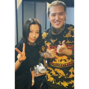 Yuki Sakurai Instagram - 皆様こんにちは。

蝉の声がだんだん聞こえなくなってきてしょんぼり桜井です。

そんな中わたしは絶賛ドラマの撮影中です

「親愛なる僕へ殺意をこめて」

刑事の桃井薫さん。

日々桃井ってます。

写真はサイ役の松也さん。

ビジュアルが存在感の極み

　　　　　　　　　　　　　　　　　　　桜井