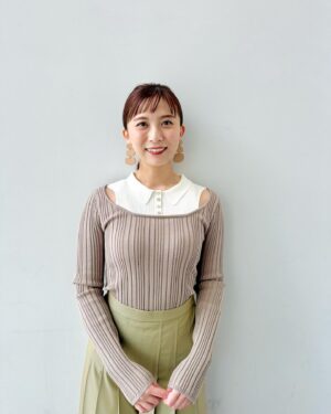 Yukino Yamamoto Instagram - 🍏
おはようございます！
衣装とおにぎりです♡

今週から新しいおにぎりがスタートしています！
モーニングショーの時からお世話になっている
ふたむらさんが、またまた実家に福井のお米とご飯のお供を送ってくれました🥹 @cfutamura 

おつまみ系まで、母がおにぎりにしまして😂

🍙へしこポテトチップス⭐️
🍙ソースカツ丼のカツ←みんな食べたことある駄菓子のあれです🐟🐷

優しさに、本当に本当に元気もらえます🥲
まだまだ福井シリーズあるので、楽しみにしてます🍙

#衣装 : @ladymade_official 
@apaiserlame_official 
@wildlily_daikanyama