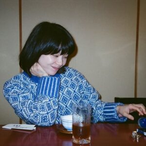 Yukino Kishii Instagram - 2/11は誕生日でした🎂
メッセージをくれた方、気にかけてくださった方、有難うございました。今取り組んでいる組のみなさんと日付を跨ぎました✨ありがとうございます😊

あたらしいことといえば
大人計画（！）の舞台に出演します。
演目は『ふくすけー歌舞伎町黙示録ー』です。
ほんとうにうれしい、うれしかった！
わたしは何か始まる前が一番こわくて、今、こころだけがざわついて、だからいつものこと、いよいよほんとうに始まるってこと。

わたしは大切な人のために優れた言葉を渡すことはできないけど、言い尽くされたことばを心から伝えることができます。聞き慣れた言葉の力を知っています。
取るに足らない時間が、それこそが取るに足るものだと。

では、土曜日のよる10時からNHK総合『お別れホスピタル』第三話、みてくださいね。