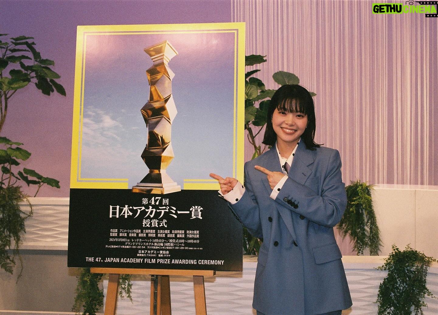 Yukino Kishii Instagram - 明日、3/8は第47回日本アカデミー賞授賞式です。 受賞者の皆様、おめでとうございます。 今年は羽鳥さんと、わたしが司会を担当します。 司会はもちろん初めてなのでとても緊張していますが羽鳥さんが映画についてすこし聞いてくださっただけでエネルギーと血色を取り戻しべらべら話せたのでこのきもち、映画すきのきもちで頑張ります。 司会業については懸命に働きますが是非ともおおめにみてください!おねがいします。 去年アカデミーで感動の再会を果たしたオードリー若林さんと、水卜さんと羽鳥さんとトゥースなTver直前SPもあります!(よかったらコントドラマSICKS〜みんながみんな、何かの病気〜も見てくださいね)