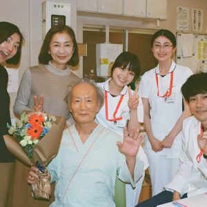 Yukino Kishii Instagram - 『お別れホスピタル』
第2話はあした、2／10の夜10時からです。

海沿いのロケはさむいけど清々しくてきもちよくて最高でした！🌊🌊
お楽しみに☺️