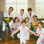 Yukino Kishii Instagram - 『お別れホスピタル』 本当に本当に、有難うございました！！！ 死ぬことは生きること。生きることは死ぬこと。 それ以外はまだ分からない、おわらない問いです。 もしかしたら、いつかわたしもお別れホスピタルのような、療養病棟にお世話になるかもしれないですよね。 わたしはこのドラマに携わって、思うことがありました。 いつか療養に行くとしたら、 人生の最期に、まだ、新しい出会いがあるなんて、それってすごいことだなと それはきっと、私がどんな状況でも、ゆたかなことなのだと。 今回協力してくださった先生方、看護師の方々、 沖田さんの原作と安達さんの脚本、演出の柴田さん笠浦さん、共演者のみなさん、スタッフさん、みんなみんなみんな、一緒だったから最終回まで作り上げることができました。 ありがとうございます！ なにより、観てくださったみなさま、有難うございました。 再放送や、オンデマンドでぜひ何度でも観てください。 辺見はいつでもそこにいます。 実際に働いてらっしゃる方に深い尊敬を込めて。 わたしもみんなにまた会いたいです🍢🍬