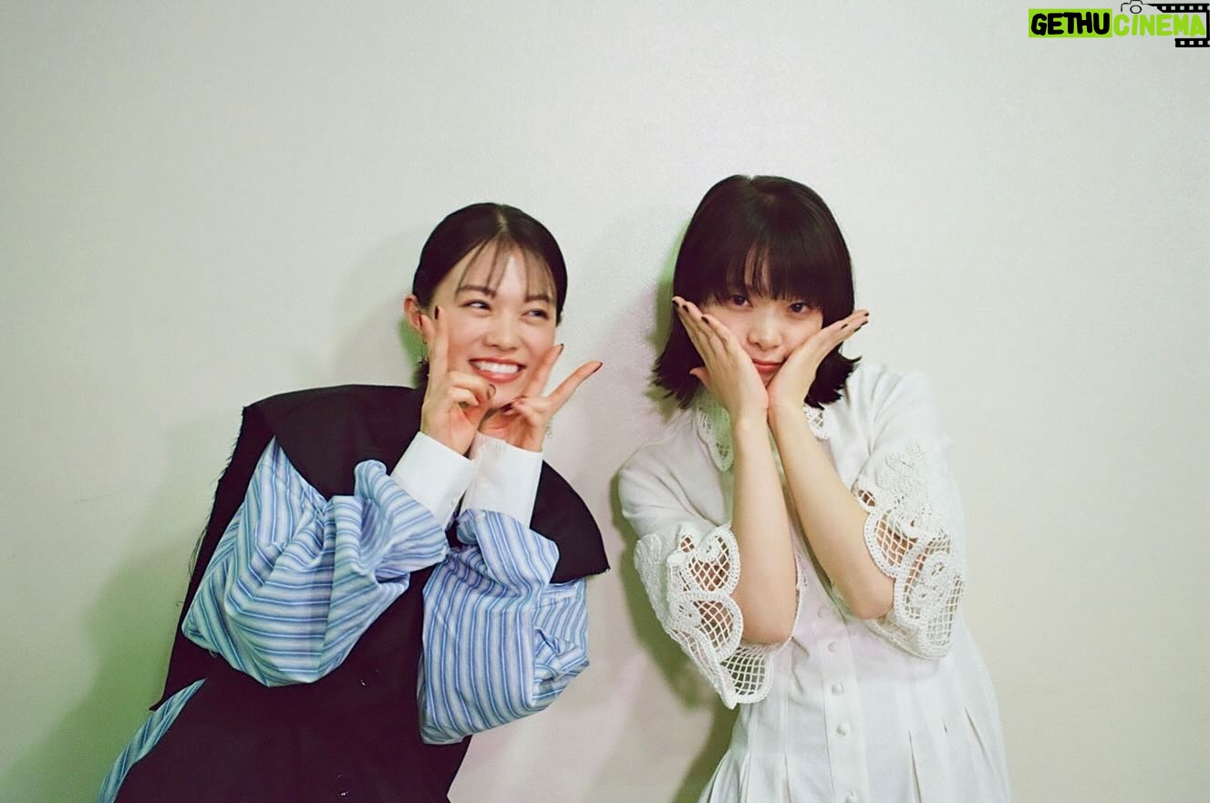 Yukino Kishii - 3 Likes - ドラマ10大奥
大奥ファンミーティングのときの上さんと☺️
明日も盛りだくさんで、家茂と和宮のシーン…あります🫢🤫👡🐈😢
予告でも言っている『次の上さんはあのスカンタコでええと思てる?』はなかなかのわるくちでお気に入りの台詞でした。🐙
ほんとにもう〜!!うえさん!上さんがさらちゃんでよかった!有難うございます!
明日の夜10時、おたのしみに!