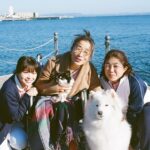 Yukino Kishii Instagram - 『お別れホスピタル』 明日夜10時からNHK総合で第三話の放送です！！ フィルムカメラで、ピン子さんと木村さんにピントが合わず申し訳ないしさみしかったのですが、ぼやけててもとても良い笑顔だ！とわかるから好きな写真です。 すばらしい共演者の皆様とスタッフさんと物語を立ち上げる時間はかけがえのないものです。 お別れホスピタルでは、見て見ぬふりをしているのともちがう、あらためて空気の存在に気づく、みたいな瞬間がよくありました！ 今回も皆様の心に届きますように。