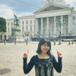 Yukino Kishii Instagram - 😊 アナザースカイin België🇧🇪💛（ 🇫🇷） 今週金曜日よる11時から日本テレビ📺ですね🌤️ もうあさってだ！ この夏はパリもベルギーもスイスも行きました🇨🇭⛰️ は〜。夢のような夏だった。ありがとうございます。 のこりがあるならこのまま冷房のなかでおわるかな？ わたしの思う夏のゆめは ずっと言っているだけでやったことはないけど 川でスイカを冷やすこと🍉 ビニール紐みたいなのでしばって、 たいして冷えないんだろうけど。 果物ならなんでもいいけど❤️
