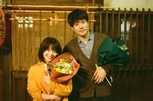 Yukino Kishii Instagram - 『お別れホスピタル』
本当に本当に、有難うございました！！！
死ぬことは生きること。生きることは死ぬこと。
それ以外はまだ分からない、おわらない問いです。

もしかしたら、いつかわたしもお別れホスピタルのような、療養病棟にお世話になるかもしれないですよね。
わたしはこのドラマに携わって、思うことがありました。
いつか療養に行くとしたら、
人生の最期に、まだ、新しい出会いがあるなんて、それってすごいことだなと
それはきっと、私がどんな状況でも、ゆたかなことなのだと。

今回協力してくださった先生方、看護師の方々、
沖田さんの原作と安達さんの脚本、演出の柴田さん笠浦さん、共演者のみなさん、スタッフさん、みんなみんなみんな、一緒だったから最終回まで作り上げることができました。
ありがとうございます！

なにより、観てくださったみなさま、有難うございました。
再放送や、オンデマンドでぜひ何度でも観てください。
辺見はいつでもそこにいます。
実際に働いてらっしゃる方に深い尊敬を込めて。
わたしもみんなにまた会いたいです🍢🍬