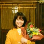 Yukino Kishii Instagram - 『お別れホスピタル』 本当に本当に、有難うございました！！！ 死ぬことは生きること。生きることは死ぬこと。 それ以外はまだ分からない、おわらない問いです。 もしかしたら、いつかわたしもお別れホスピタルのような、療養病棟にお世話になるかもしれないですよね。 わたしはこのドラマに携わって、思うことがありました。 いつか療養に行くとしたら、 人生の最期に、まだ、新しい出会いがあるなんて、それってすごいことだなと それはきっと、私がどんな状況でも、ゆたかなことなのだと。 今回協力してくださった先生方、看護師の方々、 沖田さんの原作と安達さんの脚本、演出の柴田さん笠浦さん、共演者のみなさん、スタッフさん、みんなみんなみんな、一緒だったから最終回まで作り上げることができました。 ありがとうございます！ なにより、観てくださったみなさま、有難うございました。 再放送や、オンデマンドでぜひ何度でも観てください。 辺見はいつでもそこにいます。 実際に働いてらっしゃる方に深い尊敬を込めて。 わたしもみんなにまた会いたいです🍢🍬