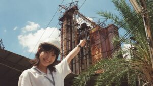 Yukino Kishii Instagram - SMBCグループTVCM
「カラフルな人びと 白井櫻」篇に出演しています😊
暑い夏でした。

#フラワーカンパニーズ
『#深夜高速』英語ver.
(作詞・作曲:#鈴木圭介)の歌唱も担当しています🛻☄️

ぜひチェックしてみてください😇

　ขอบคุณค่ะ👏