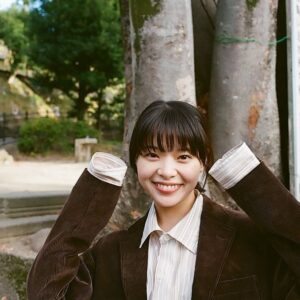 Yukino Kishii Instagram - 今週のスピリッツ📚
表紙巻頭です
よかったら見てください😊
沖田さんがドラマの撮影現場にきてくださいました💫
ドラマには出てこないキャラクターがいて
沖田さんと共演者のみなさんとキャスト予想してみましたが
誰も思い浮かびませんでした😂

土曜ドラマ【#お別れホスピタル】
原作 #沖田×華 
脚本 #安達奈緒子 
音楽 #清水靖晃